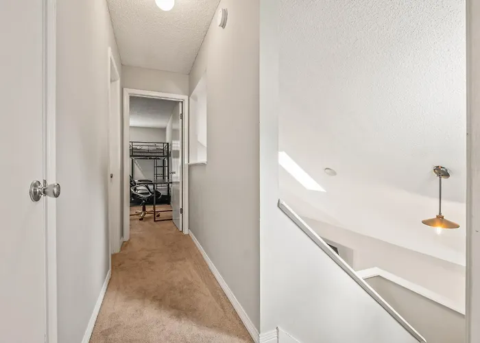 Charming Urban Family Near Beaches & Downtown *