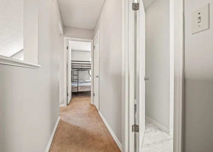 Charming Urban Family Near Beaches & Downtown Apartment Pensacola