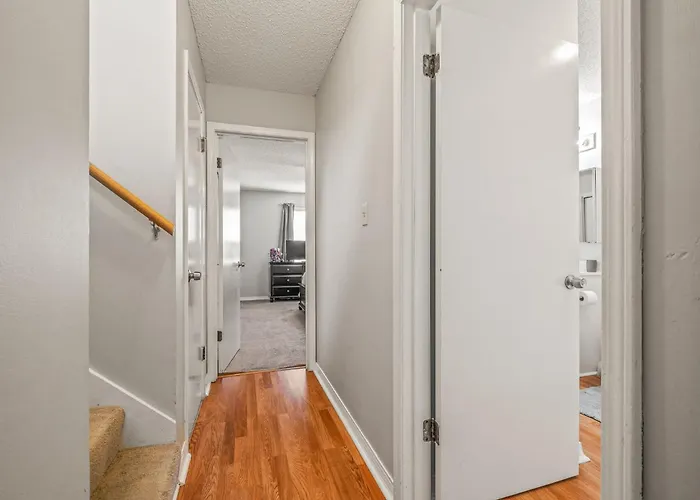 Charming Urban Family Near Beaches & Downtown *