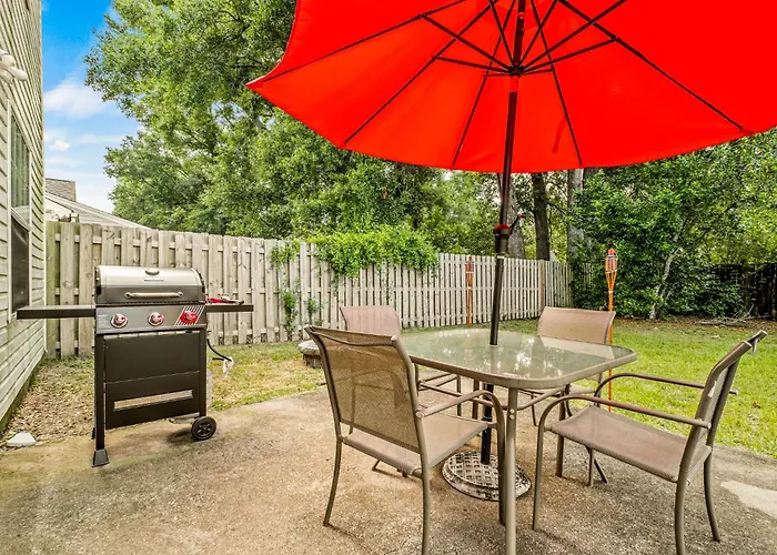 Charming Urban Family Near Beaches & Downtown
