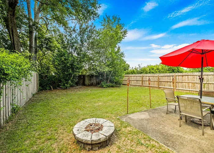 Apartment Charming Urban Family Near Beaches & Downtown *