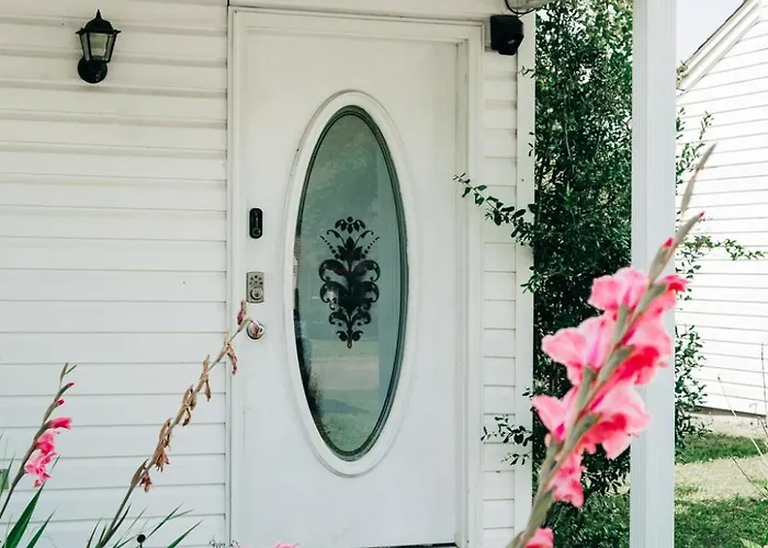 Charming Urban Family Near Beaches & Downtown Apartment Pensacola