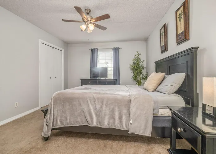 Apartment Charming Urban Family Near Beaches & Downtown Pensacola