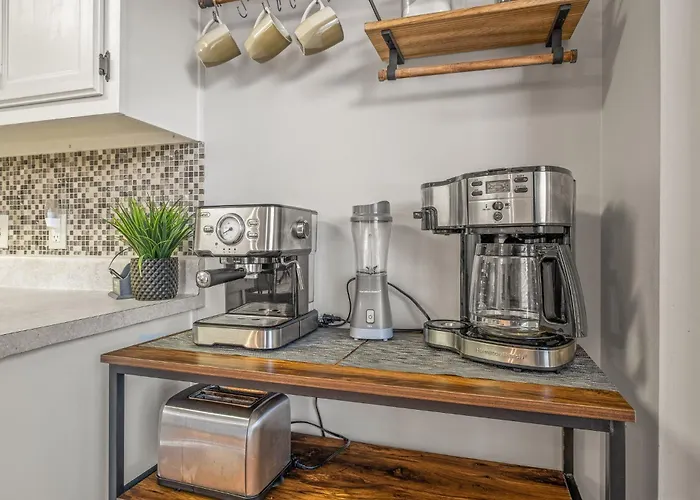 Charming Urban Family Near Beaches & Downtown Pensacola