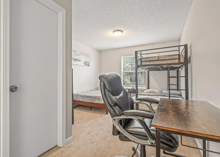 Charming Urban Family Near Beaches & Downtown Apartment