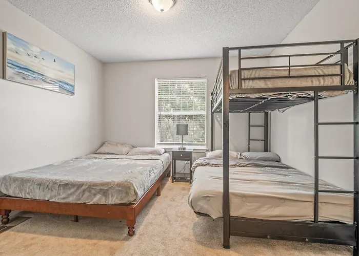 Apartment Charming Urban Family Near Beaches & Downtown Pensacola