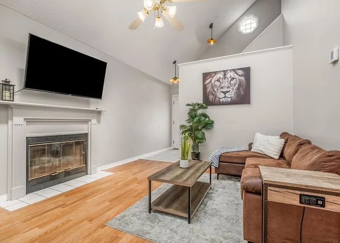 Charming Urban Family Near Beaches & Downtown *