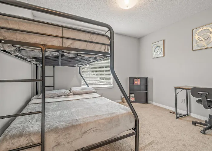 Apartment Charming Urban Family Near Beaches & Downtown