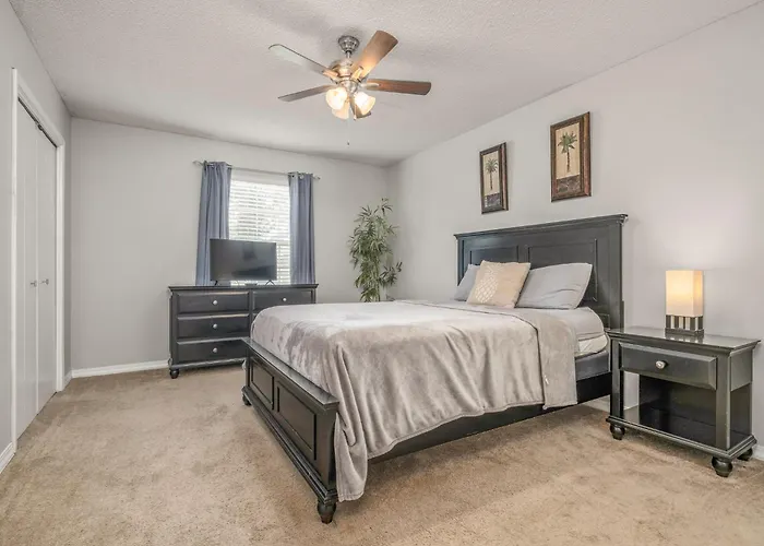 Apartment Charming Urban Family Near Beaches & Downtown Pensacola