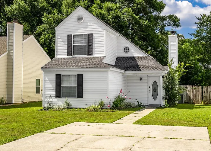 Charming Urban Family Near Beaches & Downtown Apartment